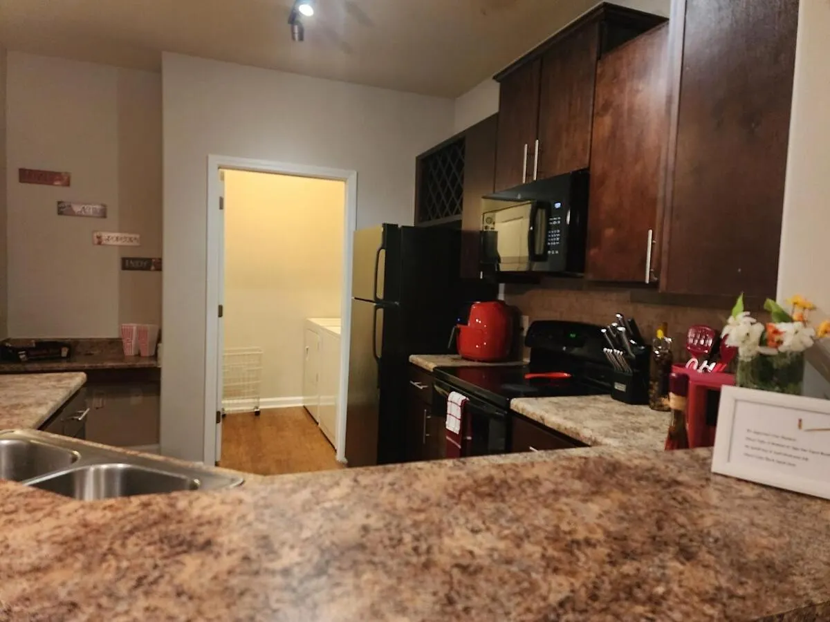 Two The Movies - Spacious Rooms - Sleeps 7 Instant Booking! تشارلوت الولايات المتحدة الأمريكية
