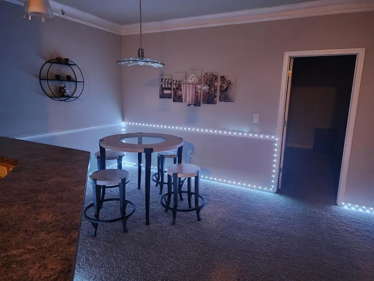 Two The Movies - Spacious Rooms - Sleeps 7 Instant Booking! تشارلوت الولايات المتحدة الأمريكية