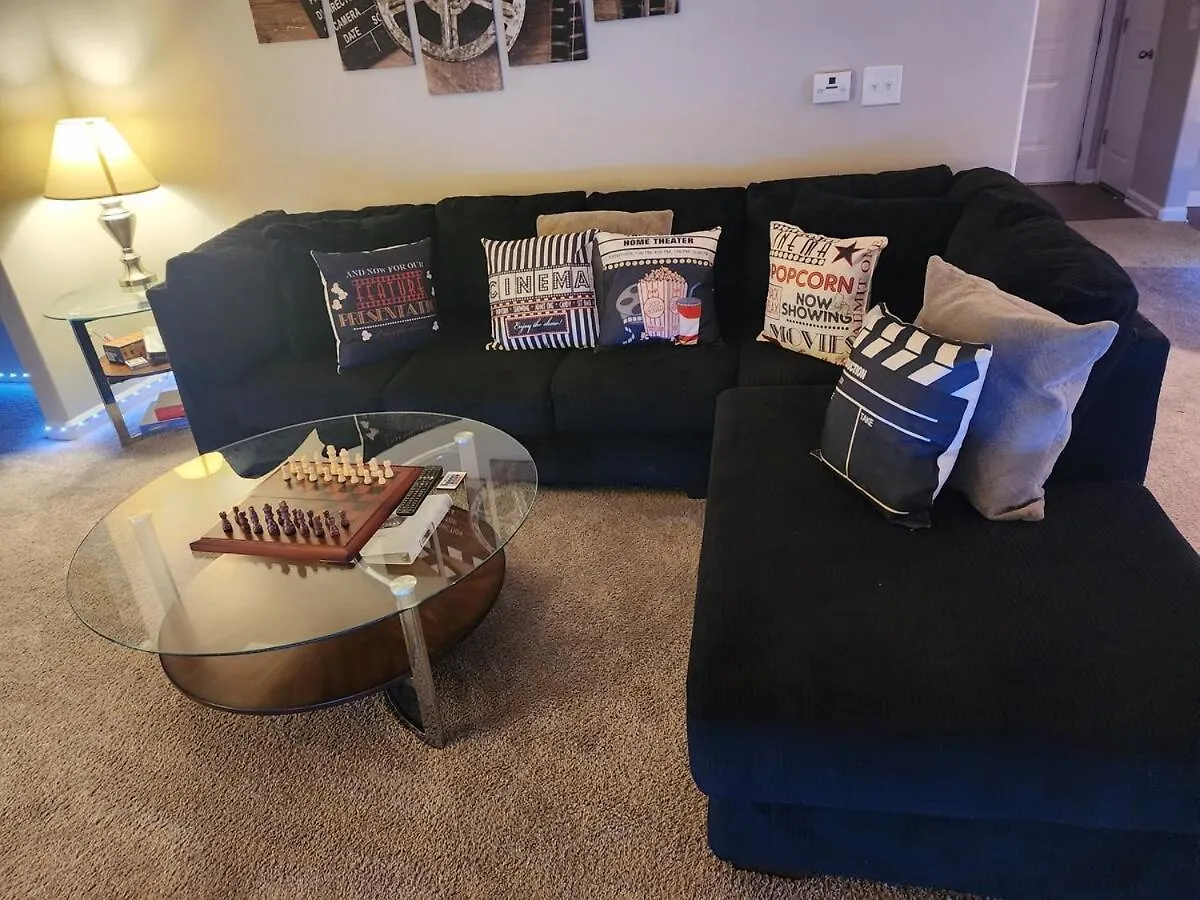 شقة Two The Movies - Spacious Rooms - Sleeps 7 Instant Booking! تشارلوت