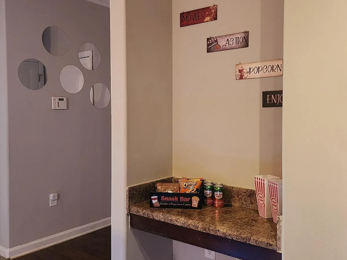 Two The Movies - Spacious Rooms - Sleeps 7 Instant Booking! تشارلوت 0*,